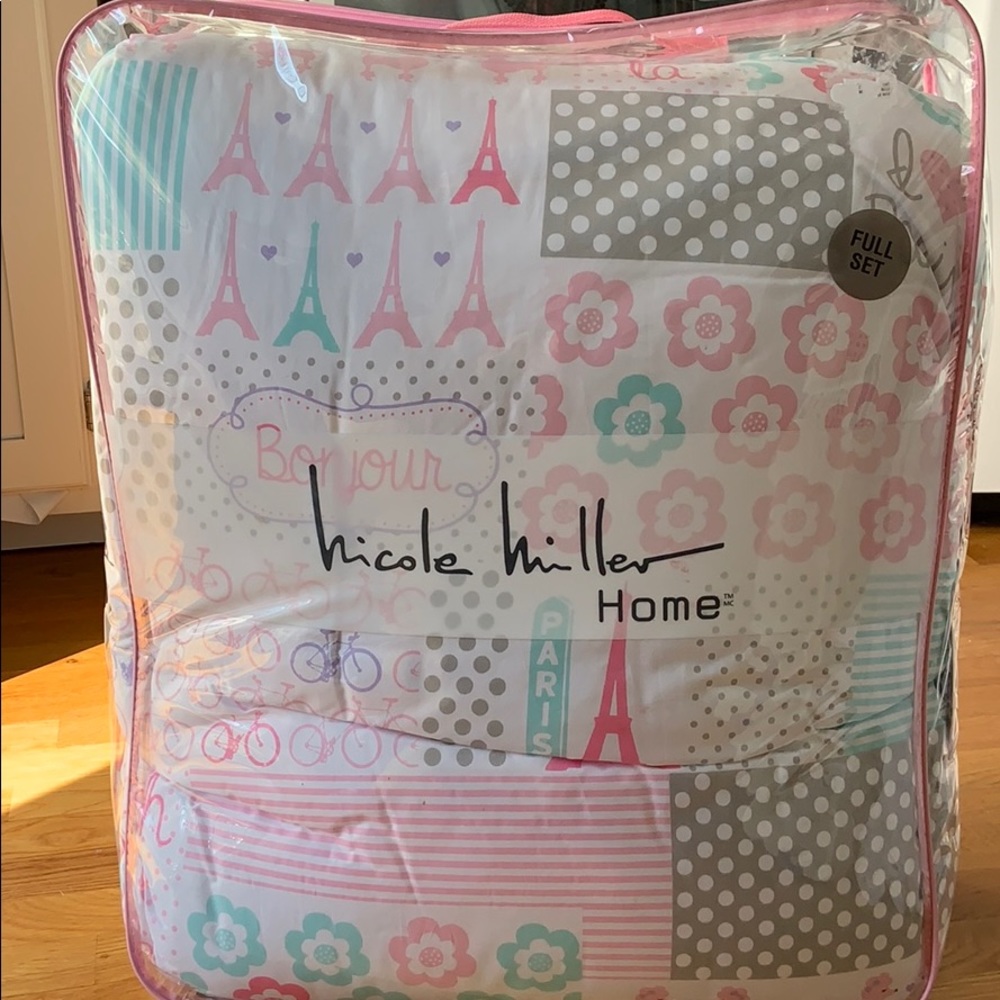 Nicole Miller Kids Bedding NWT never opened.
